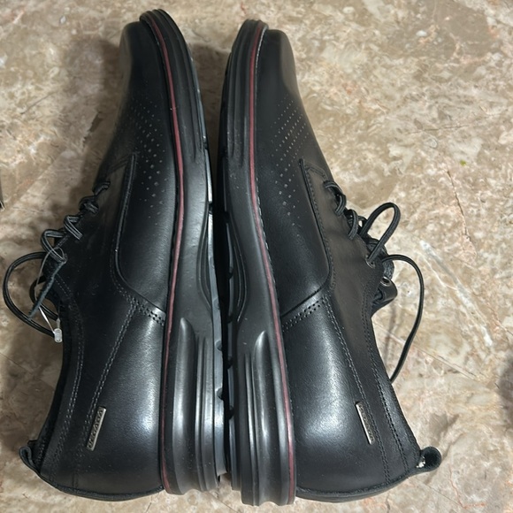 PEGADA black leather slip on oxford shoes. Elastic laces and material to slip on - Picture 5 of 13